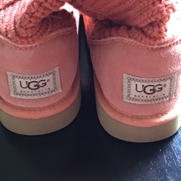 Cardy Uggs. Like new!!! Cozy. Super cute! size 7 - Picture 3 of 5